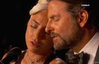 Lady Gaga et Bradley Cooper reprennent "Shallow".