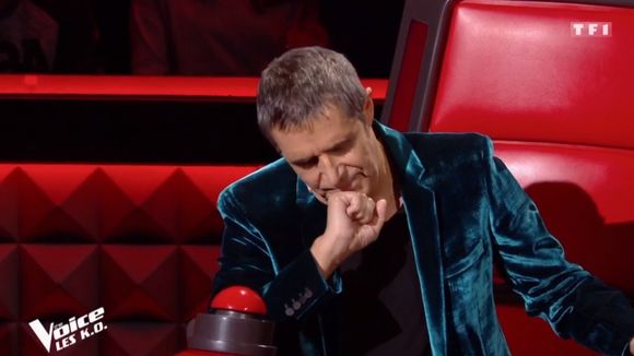 "The Voice" : Au bord des larmes, Julien Clerc élimine la chanteuse Lily Jung