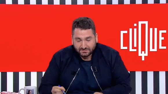 Mouloud Achour ému aux larmes dans "Clique".