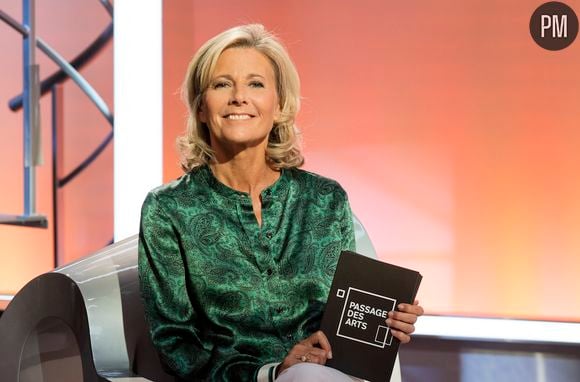 L'animatrice Claire Chazal présente l'émission "Passage des arts" sur France 5.