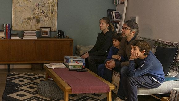 Confinement : Le temps passé par les Français devant la télé explose à un niveau historique en mars
