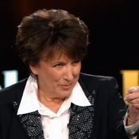 "Vous êtes un pervers !" : Roselyne Bachelot taquine Laurent Delahousse sur France 2