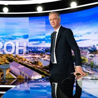 Audiences access 20h : Julien Arnaud leader des JT, Cyril Hanouna en hausse, "Une saison au zoo" en forme