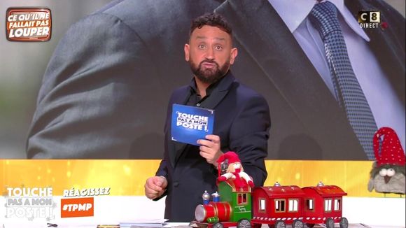 "C'est un tocard" : Cyril Hanouna charge François Hollande dans "Touche pas à mon poste"