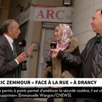 Zemmour faisant enlever son voile à une femme sur CNews : Pas de manquement de la chaîne selon l'Arcom