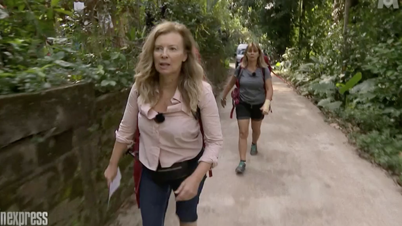 "Salaud !", "Enfoiré !" : Valérie Trierweiler excédée par Valentin Léonard dans "Pékin express"