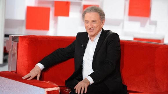 Michel Drucker hospitalisé : L'animateur va s'absenter des antennes "plusieurs semaines"