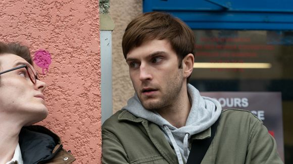 Audiences : "Les siffleurs" leader en baisse sur France 2, "The Resident" faiblard sur TF1, C8 plus forte que France 3