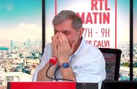 "Il n'y a rien qui va !" : Cyprien Cini se moque des boulettes d'Yves Calvi sur RTL