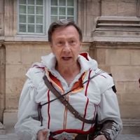 "Ces pourris de templiers" : Stéphane Bern se la joue "Assassin's Creed" dans une parodie de "Secrets d'histoire"