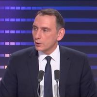 "Vous êtes invité ce matin" : Laurent Jacobelli recadré sur Franceinfo alors qu'il dénonce "une tendance à la gauche" des médias du service public