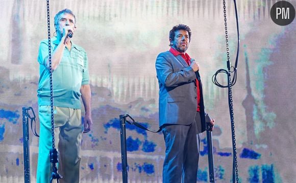 Julien Clerc et Patrick Bruel lors des "Enfoirés 2024" à Bordeaux.