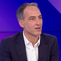 "Est-ce que vous trouvez ça normal ?" : Raphaël Glucksmann dénonce son "exclusion" du débat entre Gabriel Attal et Jordan Bardella sur France 2