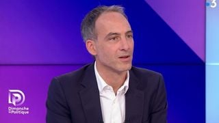 "Est-ce que vous trouvez ça normal ?" : Raphaël Glucksmann dénonce son "exclusion" du débat entre Gabriel Attal et Jordan Bardella sur France 2