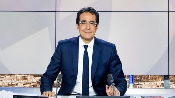 Darius Rochebin prend les commandes du 22h/minuit de LCI après le départ d'Éric Brunet pour BFMTV