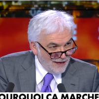 "Nous sommes le diable !" : CNews première chaîne info de France, Pascal Praud s'attaque à "la médiocrité d'une certaine presse qui trahit sa mission"