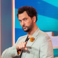 Audiences pré-access : "Le juste prix" d'Eric Antoine plonge et signe son pire score historique sur M6, "C dans l'air" en forme sur France 5