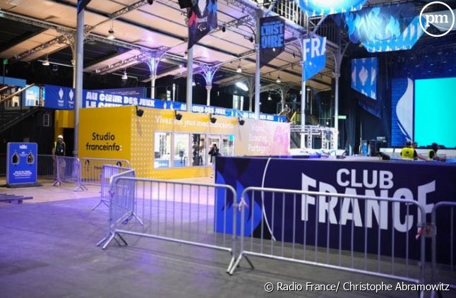 Le studio de France Info au Club France.