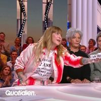 "Ça fait 2 ans qu'on travaille..." : Critiquée pour ses commentaires lors des Jeux Olympiques, Daphné Bürki lance un t-shirt au profit du Secours Populaire