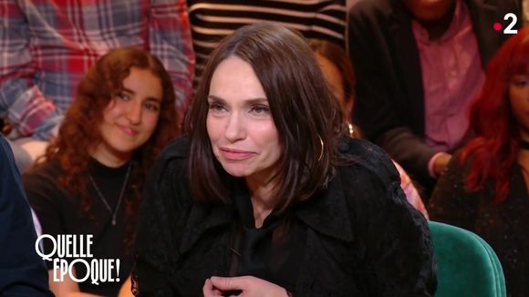 "Même Mitterrand m'avait félicitée ce jour-là" : Béatrice Dalle revient sur son clash culte avec Patrick Poivre d'Arvor lors d'un JT de 1992