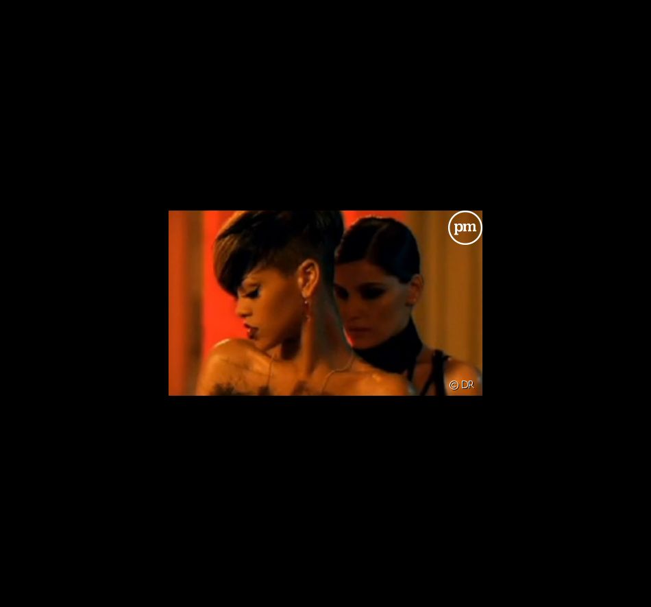 Rihanna et Laetitia Casta dans le clip de "Te Amo"