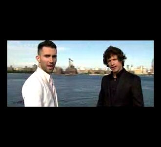 Adam Levine et Andy Samberg dans le clip 'Iran So Far Away'