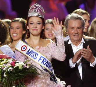 Miss France 2012 au côté d'Alain Delon.<br />