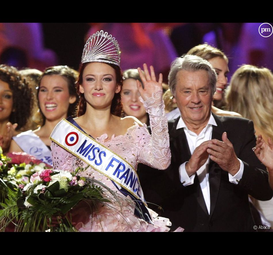 Miss France 2012 au côté d'Alain Delon.<br />