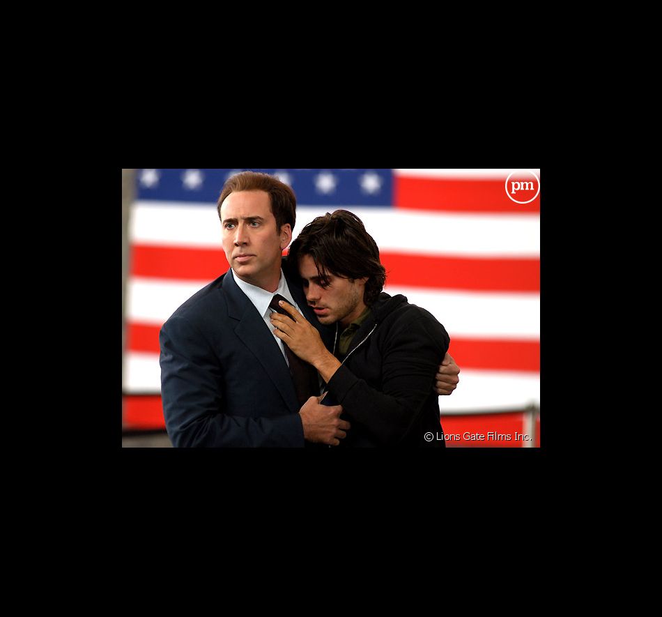 Nicolas Cage prend les armes pour Lord of war avec un cynisme qui fait vaciller Jared Leto. Ne pleure pas c'est pour mieux dénoncer.