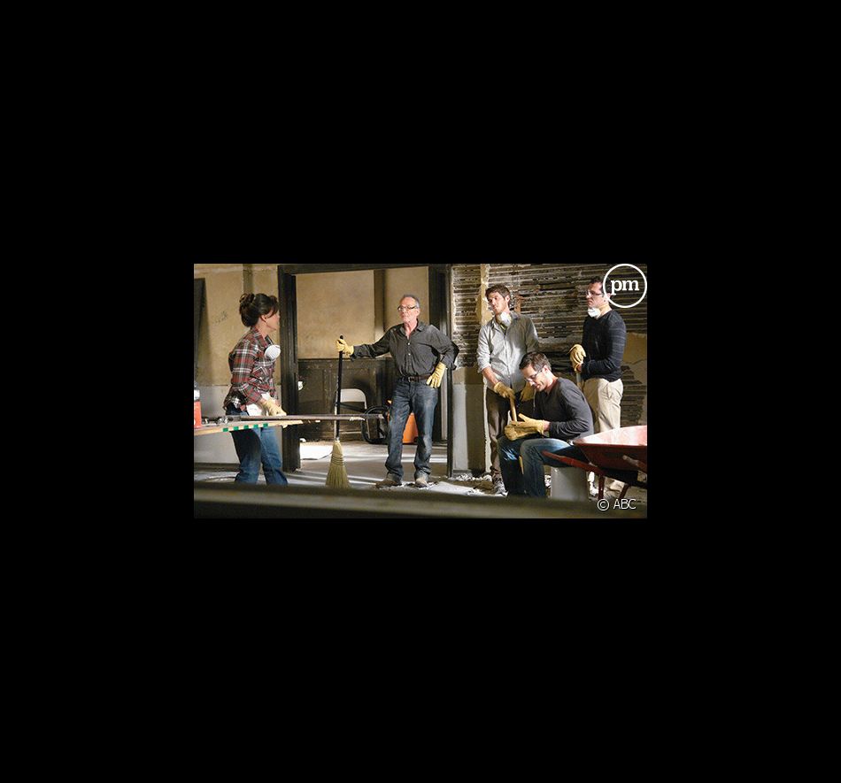 Sally Field, Ron Rifkin, Dave Annable, Luke MacFarlane et Matthew Rhys dans "Brothers & Sisters"