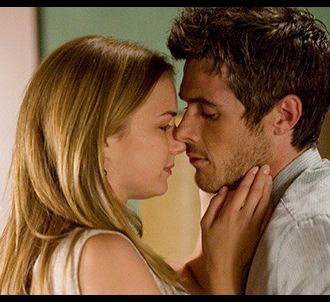 Emily VanCamp et Dave Annable dans 'Brothers & Sisters'