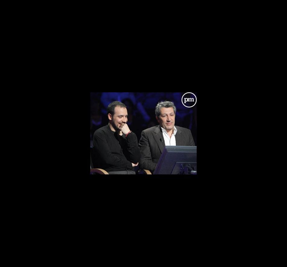 Alexandre Astier et Alain Chabat dans "Qui veut gagner des millions ?"