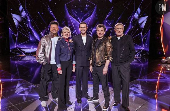 Kev Adams, Chantal Ladesou, Camille Combal, Michael Youn et Laurent Ruquier sur le plateau de "Mask Singer" 2026.