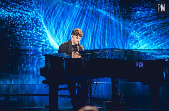 RAYANE sur la scène de "La France a un incroyable talent fête ses 20 ans !"