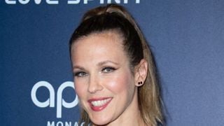 "Ils veulent faire du buzz, de l’audience" : Lorie déterre et fustige une séquence "gênante" de son passage dans "Y'a pas photo" avec Pascal Bataille et Laurent Fontaine en 2001