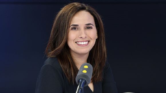Évincée de Franceinfo, Salhia Brakhlia rebondit à la tête de "C dans l'air" dès ce soir sur France 5