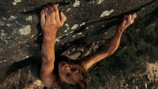 Charlize Theron blessée, un tournage parfois "insoutenable"... Les coulisses d'"Apex", le nouveau film événement de Netflix