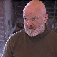 "Je ne peux pas accepter" : Philippe Etchebest répond aux accusations d'une restauratrice sur les pratiques de la production de "Cauchemar en cuisine" sur M6