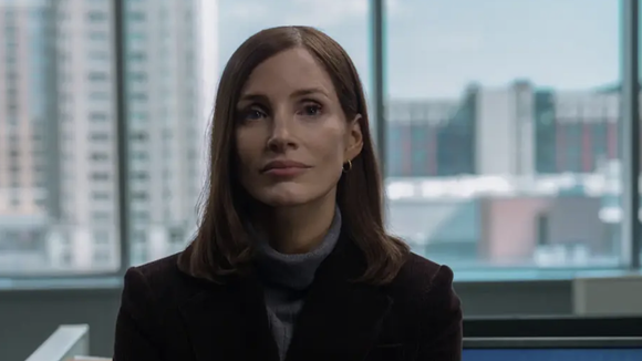 "Je garde espoir que la série soit bientôt disponible" : Jessica Chastain réagit au report de la sortie de "The Savant" par Apple TV+