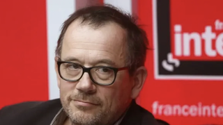 "Je démens tout ce que cet article tiré de l'espionnage d'un rendez-vous privé me fait dire" : Thomas Legrand va attaquer Europe 1 en justice