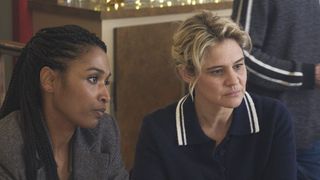 Audiences : Le téléfilm inédit de France 2 avec Marie Denarnaud et Sara Martins a-t-il réussi à détrôner "Elsbeth" sur TF1 ?