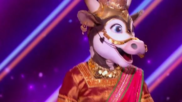 "Mask Singer" 2025 : On a déjà démasqué "La Vache"... Il s'agit d'un célèbre acteur français