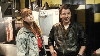 "Flashback" : TF1 commande une saison 3 de la série avec Michaël Youn et Constance Gay