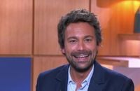 Bertrand Chameroy et Anne-Elisabeth Lemoine interrompus par un incident sur la Croisette.