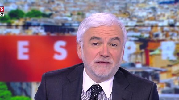 "Nos confrères font n'importe quoi" : En direct sur CNews, Pascal Praud charge LCI qui n'a pas rappelé le passé de militante PS de l'une de ses invitées