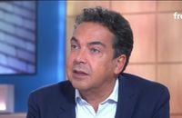 "A CNews, ce n'est pas possible ! Ils sont dans un fantasme. Ils mélangent le journaliste, l'éditorialiste et le polémiste !" : Thomas Legrand dézingue la chaîne de Pascal Praud et Laurence Ferrari dans "C ce soir" sur France 5
