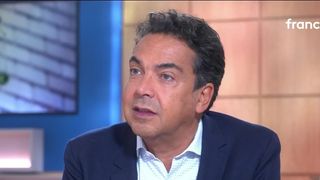 Patrick Cohen dédouané par le comité d’éthique de France Télévisions à la suite de la polémique avec Thomas Legrand