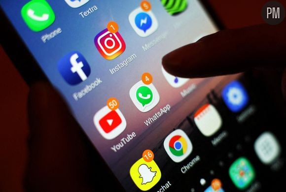 Les principales applications des réseaux sociaux, sur un écran de smartphone.