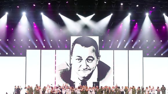 TF1 prépare un "Grand Concours" spécial avec "Les Enfoirés" pour les 40 ans des Restos du Cœur