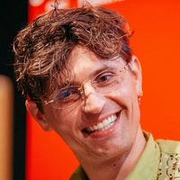 "Beaucoup de choses fausses sont sorties sur cette histoire" : Le producteur du biopic sur Johnny Hallyday explique (enfin) pourquoi Raphaël Quenard a quitté le projet